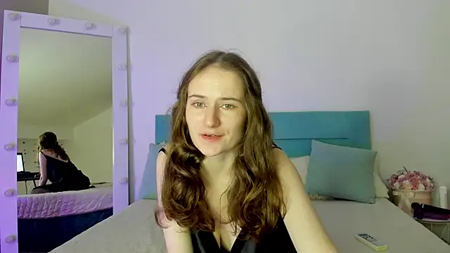 L1ittle kitty  online show from 10/15/25, 05:28