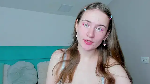 L1ittle kitty  online show from 11/25/25, 06:47