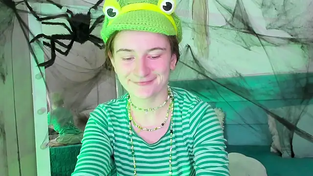 L1ittle kitty  online show from 10/26/25, 06:25