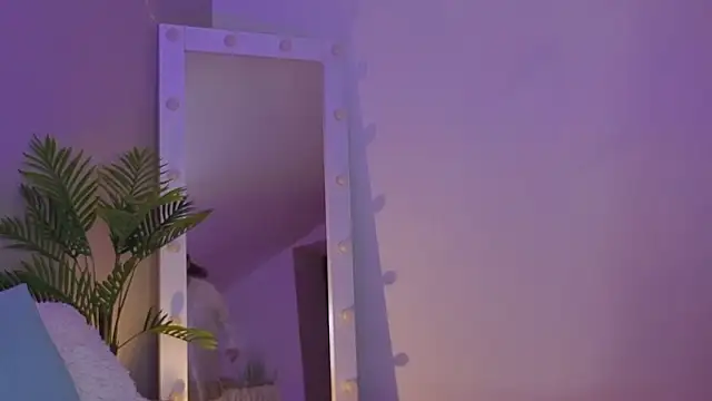 Snapshot of L1ittle_kitty_ chatting on 03/04/26, 06:32 L1ittle kitty online show from 03/04/26, 06:32