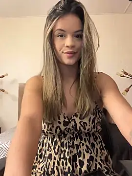 Snapshot of Alisha-Bond chatting on 03/10/25, 11:06 Alisha-Bond online show from 03/10/25, 11:06