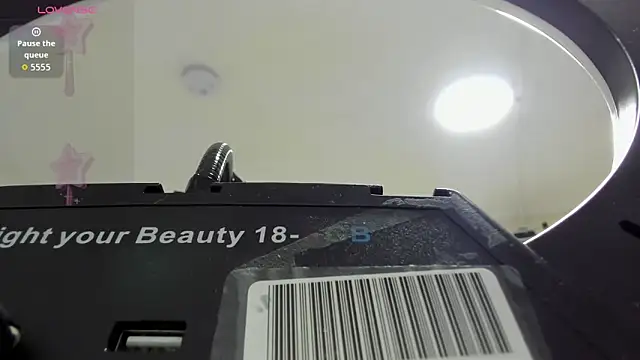 Snapshot of Cristal_Cutte chatting on 11/17/25, 12:20 Cristal Cutte online show from 11/17/25, 12:20