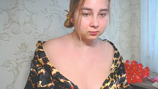 Snapshot of DolphinDreams chatting on 06/19/26, 09:04 DolphinDreams online show from 06/19/26, 09:04