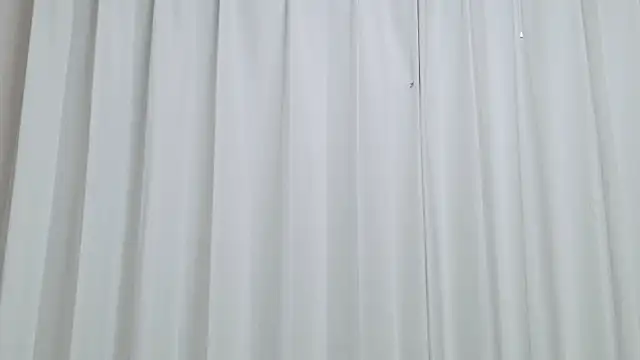 Snapshot of yuki_room chatting on 11/13/25, 01:26 yuki room online show from 11/13/25, 01:26