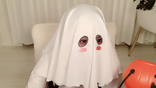 Snapshot of yuki_room chatting on 10/31/25, 12:57 yuki room online show from 10/31/25, 12:57