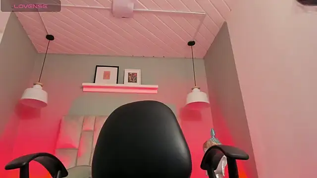 Lucy Williiams online show from 02/14/26, 07:47