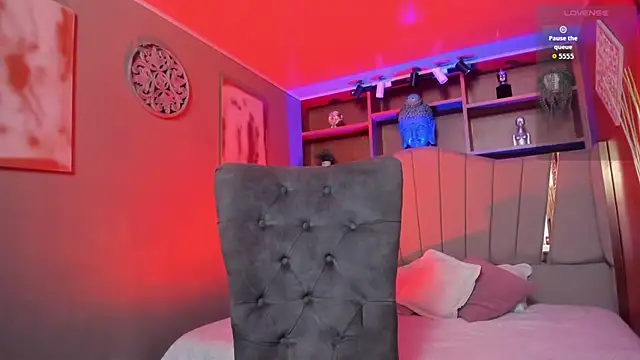 Lucy Williiams online show from 10/31/25, 03:19