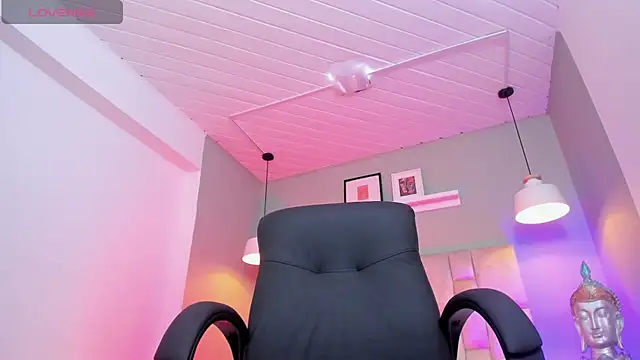 Lucy Williiams online show from 02/25/26, 07:03