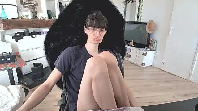 CeriseLapine online show from 10/10/25, 08:15