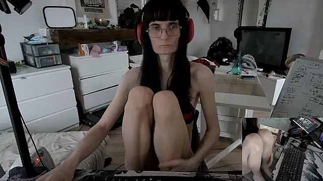 Snapshot of CeriseLapine chatting on 01/18/26, 10:07 CeriseLapine online show from 01/18/26, 10:07