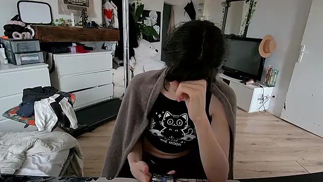 CeriseLapine online show from 12/03/25, 09:31