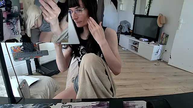 CeriseLapine online show from 11/27/25, 07:53