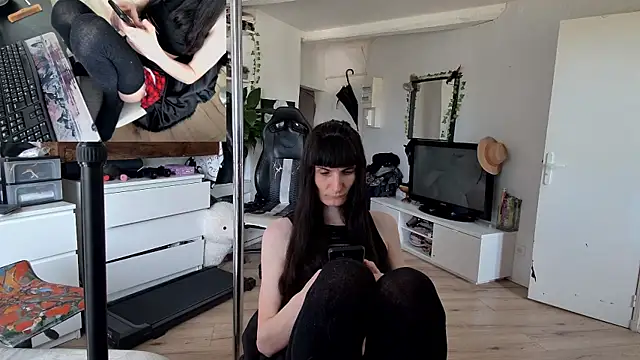 CeriseLapine online show from 11/15/25, 12:09