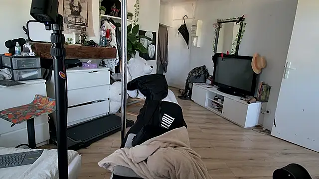 CeriseLapine online show from 11/20/25, 02:51