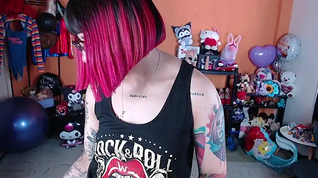 MissMiia2 online show from 11/05/25, 03:48