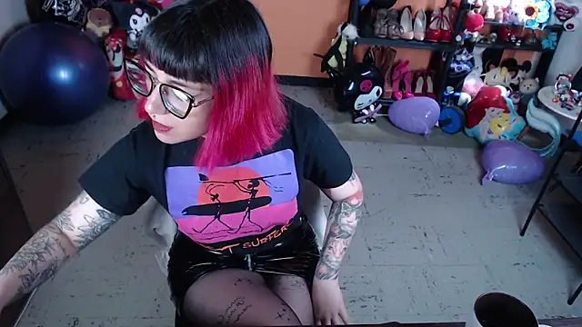 MissMiia2 online show from 10/13/25, 02:07