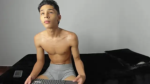 Snapshot of evanscollins chatting on 12/21/24, 11:13 evanscollins online show from 12/21/24, 11:13