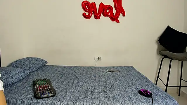 Snapshot of evanscollins chatting on 10/01/25, 05:12 evanscollins online show from 10/01/25, 05:12