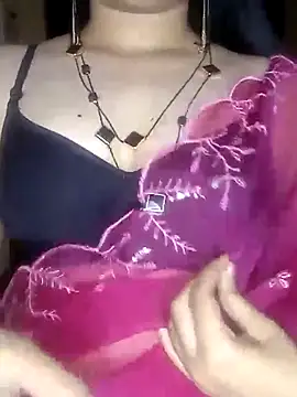 Snapshot of Indianhyna chatting on 02/14/25, 04:09 Indianhyna online show from 02/14/25, 04:09