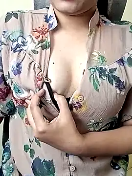 Snapshot of Indianhyna chatting on 10/13/25, 06:59 Indianhyna online show from 10/13/25, 06:59