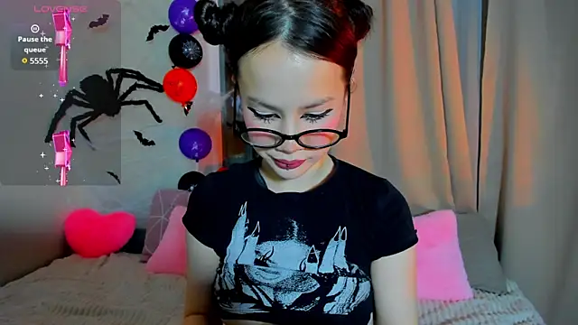 Anikka Liam online show from 11/07/25, 10:03
