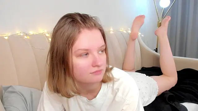 Snapshot of LilianSwall chatting on 09/30/25, 12:33 LilianSwall online show from 09/30/25, 12:33