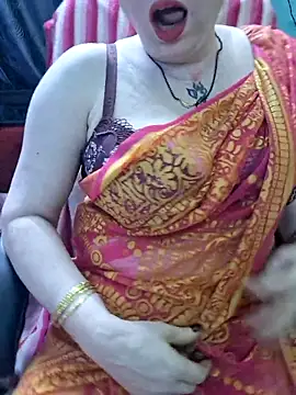 Snapshot of Raja_Ranii chatting on 02/21/26, 01:02 Raja Ranii online show from 02/21/26, 01:02