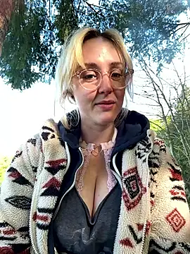 SherryOutdoor1 online show from 04/22/26, 07:48