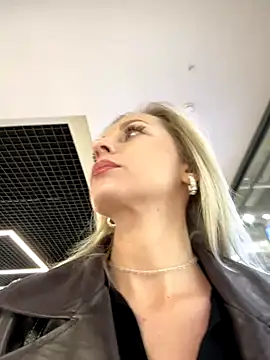 Diamond Bunny  online show from 11/18/25, 11:57