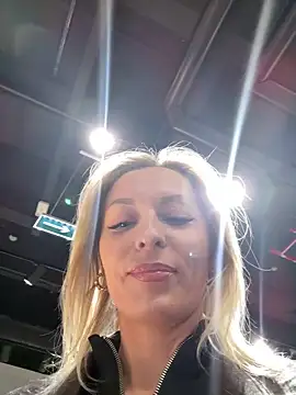 Diamond Bunny  online show from 11/19/25, 03:01