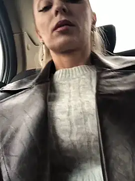 Diamond Bunny  online show from 10/30/25, 12:58