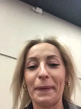 Diamond Bunny  online show from 10/25/25, 03:12