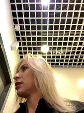 Diamond Bunny  online show from 12/16/25, 12:53