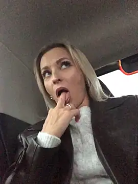 Diamond Bunny  online show from 10/29/25, 02:38