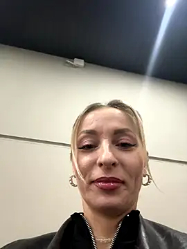 Diamond Bunny  online show from 11/22/25, 02:49