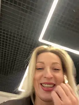 Diamond Bunny  online show from 11/23/25, 11:31