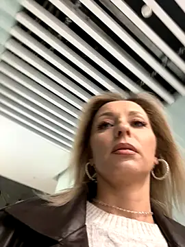 Diamond Bunny  online show from 11/26/25, 01:44