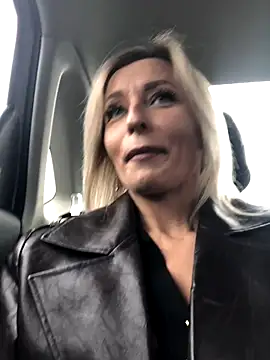 Diamond Bunny  online show from 10/28/25, 12:59