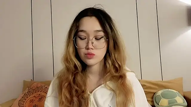Jennatyan online show from 05/05/26, 04:15