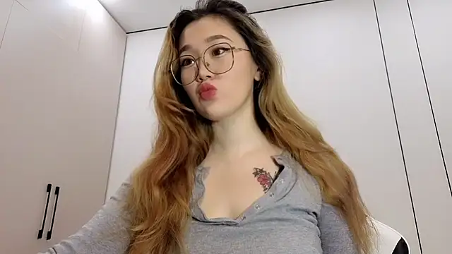 Jennatyan online show from 12/23/25, 05:07