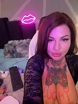 Snapshot of krysstal003 chatting on 03/13/25, 11:38 krysstal003 online show from 03/13/25, 11:38