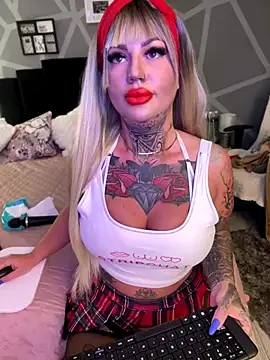 Snapshot of krysstal003 chatting on 09/23/25, 07:10 krysstal003 online show from 09/23/25, 07:10