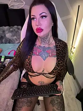 Snapshot of krysstal003 chatting on 02/17/25, 11:33 krysstal003 online show from 02/17/25, 11:33