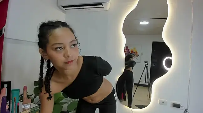 Snapshot of Milanxht chatting on 02/18/25, 12:15 Milanxht online show from 02/18/25, 12:15