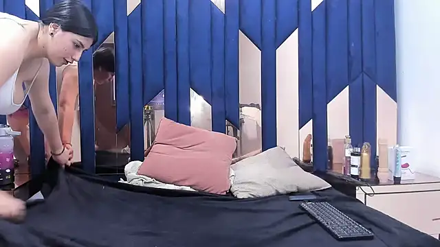 Snapshot of Criistaal_ chatting on 02/27/25, 08:24 Criistaal  online show from 02/27/25, 08:24