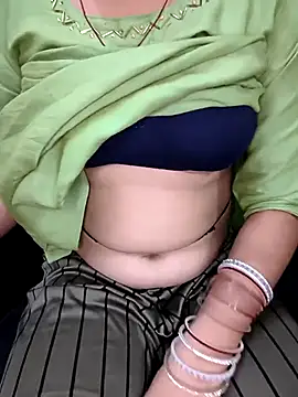 Snapshot of kaveerpooja947 chatting on 09/16/25, 04:30 kaveerpooja947 online show from 09/16/25, 04:30