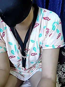 kaveerpooja947 online show from 11/03/25, 04:43