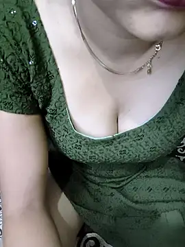 kaveerpooja947 online show from 03/03/26, 04:47