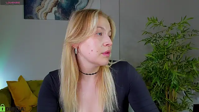 Snapshot of Colleen_Blake chatting on 06/14/26, 05:03 Colleen Blake online show from 06/14/26, 05:03