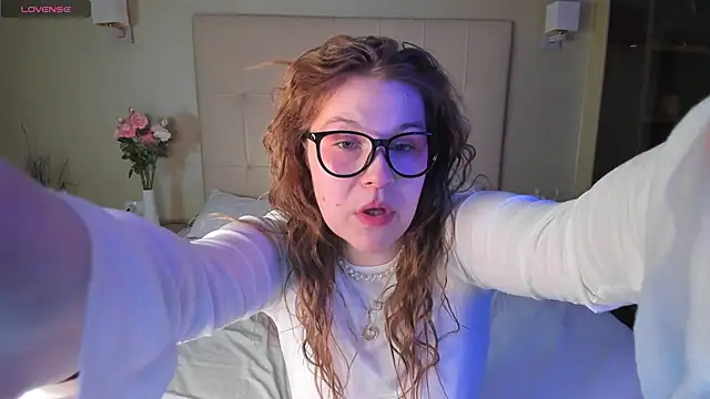 Colleen Blake online show from 10/22/25, 04:17